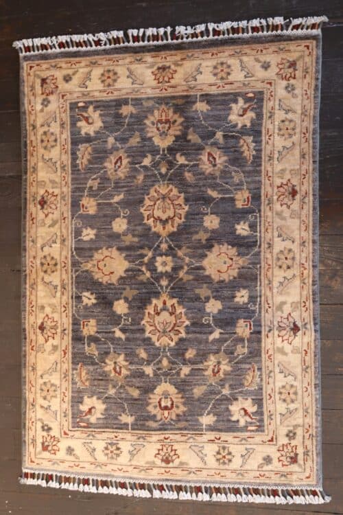 Hand-knotted Ivory Oushak Wool Rug