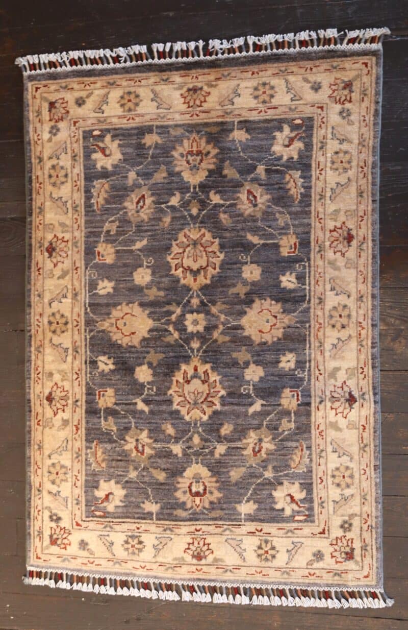 Hand-knotted Ivory Oushak Wool Rug