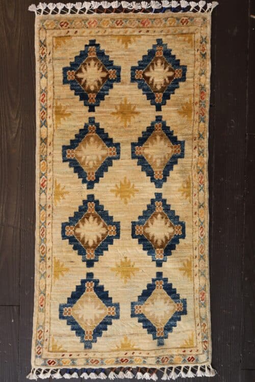 Hand-knotted Turkmen Gul Wool Rug