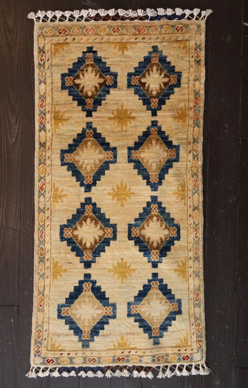 Hand-knotted Turkmen Gul Wool Rug
